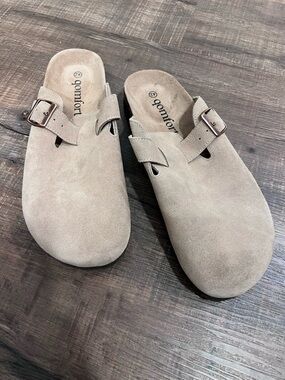 Qomfort clogs size 42 NWOT